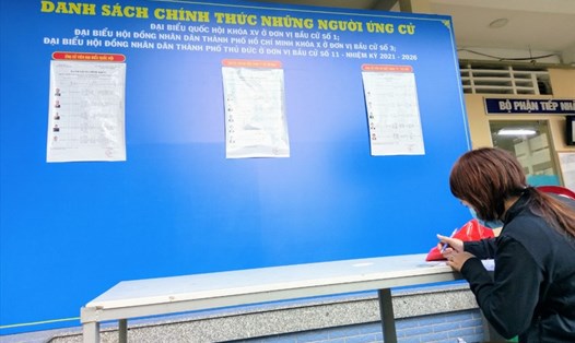Danh sách chính thức người ứng cử đại biểu Quốc hội và HĐND TPHCM nhiệm kỳ 2021-2026 được niêm yết tại P.Bình Chiểu (TP.Thủ Đức). Ảnh: Minh Quân