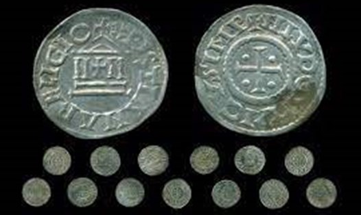 Một số đồng xu được các nhà khảo cổ khai quật tại Ba Lan. Ảnh: Ủy ban di sản quốc gia Ba Lan