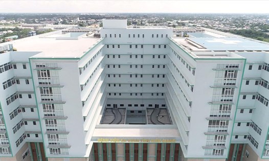 Bệnh viện đa khoa tỉnh Kiên Giang cơ sở mới có tổng mức đầu tư gần 3.000 tỉ đồng, ở tầng sân thượng có bố trí bãi đáp cho máy bay trực thăng. Ảnh: PV