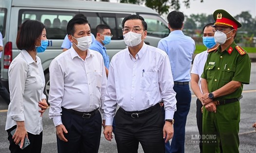 Chủ tịch UBND TP.Hà Nội Chu Ngọc Anh (thứ 3 từ trái sang) giữ chức Trưởng Ban Chỉ đạo phòng, chống dịch bệnh COVID-19 thành phố. Ảnh: TG