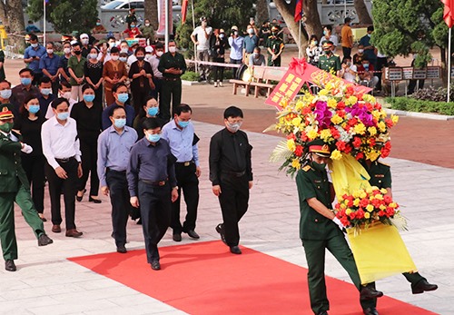 Nghệ An: An táng 95 hài cốt liệt sĩ hy sinh trên đất nước Lào