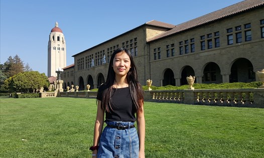 Julia trong một chuyến thăm đại học Stanford. Ảnh: GĐCC