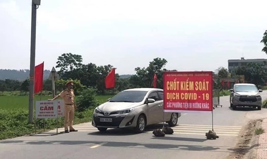 Chốt kiểm soát phòng chống dịch trên địa bàn huyện Tiên Du (Bắc Ninh). Ảnh: PV.