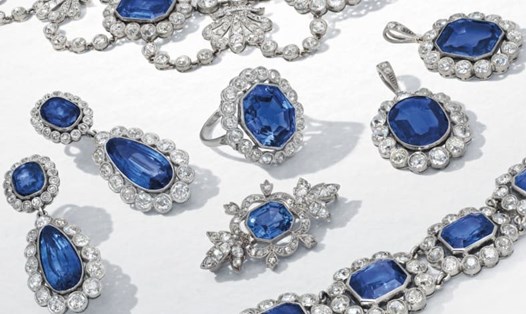 Bộ trang sức quý giá từ kim cương và sapphire của con gái nuôi Hoàng đế Napoleon của Pháp vào thế kỷ 19. Ảnh: Hãng đấu giá Christie's