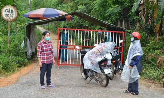 Thôn 3B, xã Việt Cường, huyện Trấn Yên, tỉnh Yên Bái đang được phong tỏa để phòng chống dịch COVID-19. Ảnh: Thanh Tân