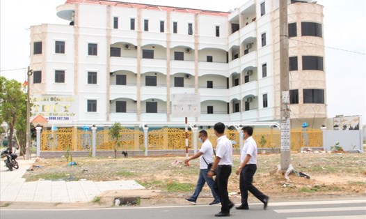 Căn nhà không phép từng bị xử phạt và yêu cầu dừng thi công vẫn cố tình xây dựng ở thành phố Thuận An, Bình Dương. Ảnh: Đình Trọng