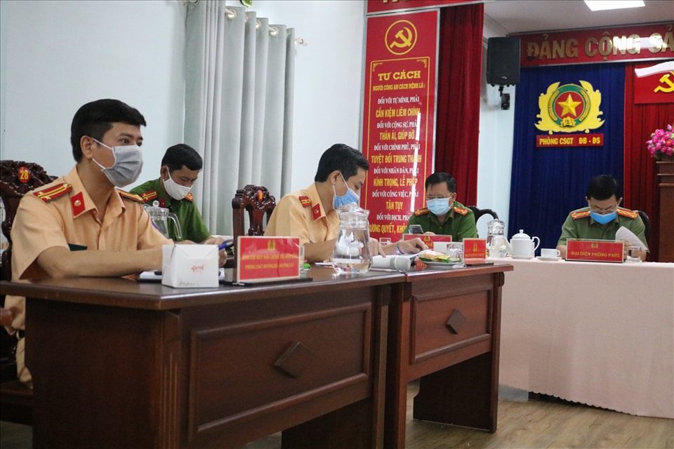 Quang cảnh họp báo sáng 8.5. Ảnh: Huân Cao