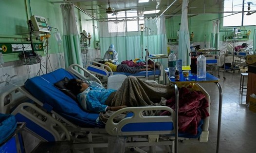 Bệnh viện điều trị cho bệnh nhân COVID-19 ở Ấn Độ. Ảnh: AFP.