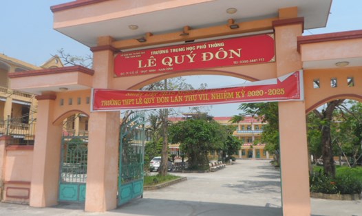 Trường THPT Lê Quý Đôn, huyện Trực Ninh, tỉnh Nam Định đã cho học sinh toàn trường nghỉ học sau khi có ca dương tính là học sinh lớp 10 trong trường. Ảnh: Hồ Thanh