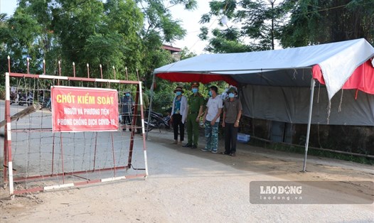 Từ 14h ngày 9.5, huyện Thuận Thành ( Bắc Ninh) thực hiện cách ly xã hội. Ảnh: Hà Phương