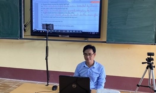 Một buổi dạy và học trực tuyến tại Cần Thơ trong thời điểm học sinh tạm dừng đến trường phòng dịch COVID-19. Ảnh: TR.L