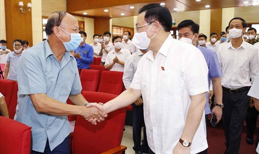 Chủ tịch Quốc hội Vương Đình Huệ tiếp xúc cử tri huyện Vĩnh Bảo, Hải Phòng ngày 9.5. Ảnh CTV