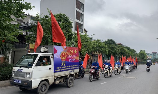 Tuyên truyền lưu động chào mừng cuộc bầu cử ĐBQH và HĐND tại Hà Nội. Ảnh: P.Đ