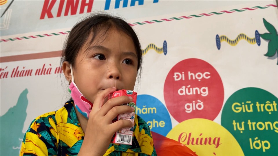 Niềm vui của những đứa trẻ trong vùng cách ly COVID-19.