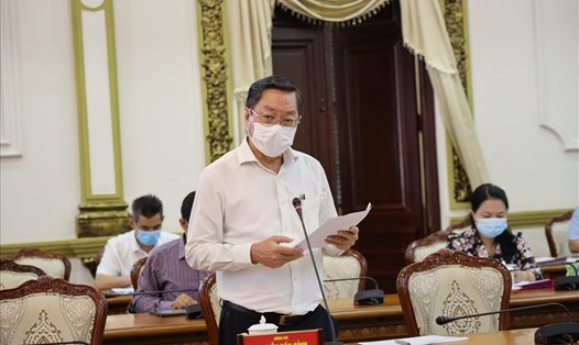 Ông Nguyễn Tấn Bỉnh - Giám đốc Sở Y tế TPHCM đánh giá tình hình dịch bệnh COVID-19 diễn biến phức tạp liên quan tới nhóm truyền giáo Phục Hưng. Ảnh: TC