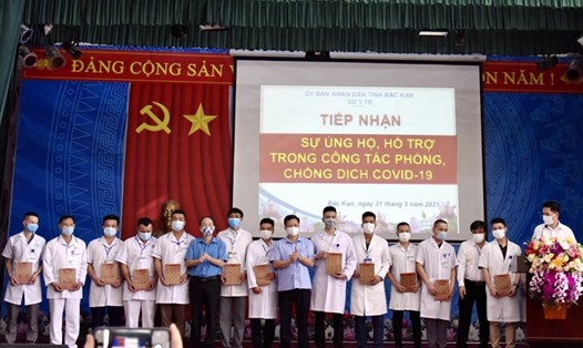 12 y, bác sĩ tốt nhất của tỉnh Bắc Kạn sáng ngày 1.6 đã lên đường chi viện tâm dịch Bắc Giang. Ảnh: BBK.