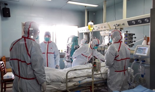 Bệnh nhân cúm gia cầm H7N9 đang được điều trị tại một bệnh viện ở Vũ Hán, tỉnh Hồ Bắc, miền trung Trung Quốc tháng 2.2017. Ảnh: AFP