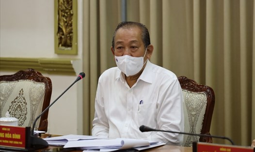 Phó Thủ tướng Thường trực Chính phủ Trương Hoà Bình chỉ đạo tại buổi họp về tình hình dịch bệnh COVID-19 trên địa bàn TPHCM ngày 1.6. Ảnh: HN