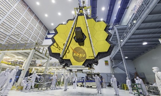 Gương vàng kính thiên văn James Webb. Ảnh: NASA