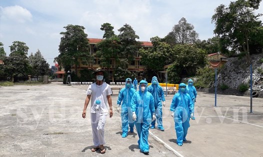 Động viên gia đình có đoàn viên đi tăng cường chống dịch tại Bắc Giang. Ảnh minh họa: Trung tâm Kiểm soát bệnh tật Lào Cai.
