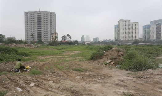 Dự án Khu đô thị mới Thịnh Liệt (Hà Nội) triển khai đã 15 năm, nhưng hiện chỉ là một bãi đất hoang. Ảnh: Anh Huy
