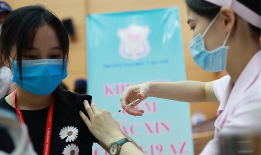 Việt Nam đang đẩy nhanh tiêm vaccine COVID-19 cho người dân. Ảnh: Hải Nguyễn
