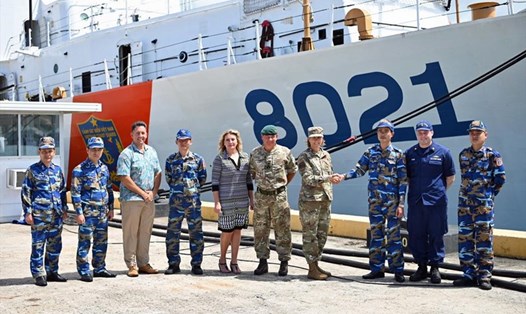 Bộ Tư lệnh Ấn Độ Dương - Thái Bình Dương của Mỹ chào đón tàu CSB 8021 của Cảnh sát biển Việt Nam. Ảnh: ĐSQ Mỹ