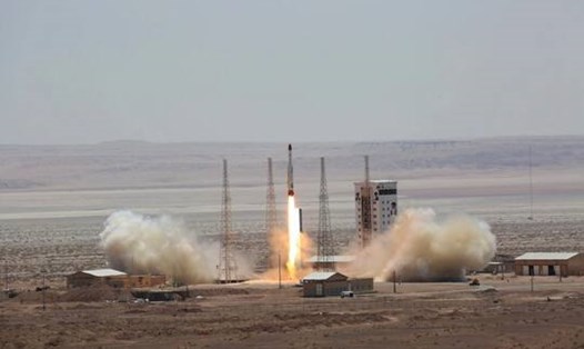 Tên lửa phóng vệ tinh Simorgh tại Iran do Bộ Quốc phòng Iran công bố tháng 7.2017. Ảnh: Bộ Quốc phòng Iran