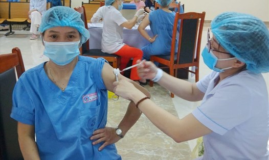 Du lịch Đà Nẵng muốn người lao động sớm tiếp cận vaccine COVID-19. Ảnh minh hoạ: TT