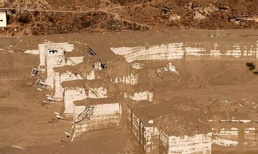 Dự án thủy điện bị tàn phá sau trận lũ lụt kinh hoàng ở quận Chamoli của bang Uttarakhand, Ấn Độ, hồi tháng 2.2021. Ảnh: AFP
