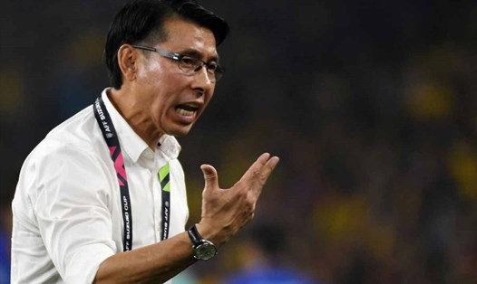 Huấn luyện viên Tan Cheng Hoe của Malaysia nhận tin buồn ngay trước trận gặp Việt Nam. Ảnh: AFF.