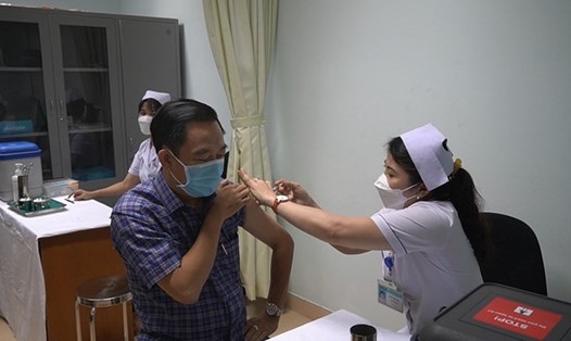 Tiêm vaccine cho đối tượng ưu tiên tại Bà Rịa - Vũng Tàu Ảnh T.A