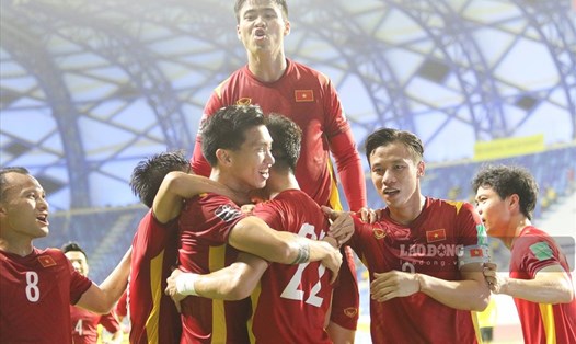 Việt Nam lại vượt lên dẫn trước Malaysia 2-1 sau quả đá 11m thành công của Quế Ngọc Hải. Ảnh: Trung Thu