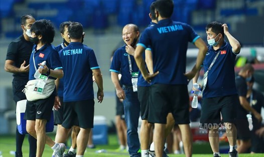 Huấn luyện viên Park Hang-seo bị cấm chỉ đạo trận tuyển Việt Nam đấu UAE vì nhận đủ thẻ phạt. Ảnh: Trung Thu
