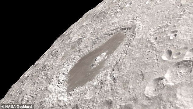 NASA khảo sát vùng tối của Mặt trăng, chuẩn bị đưa người lên