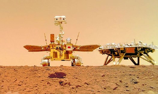 Tàu thám hiểm sao Hỏa Chúc Dung mang cờ Trung Quốc lên hành tinh đỏ. Ảnh: Cơ quan Vũ trụ Quốc gia Trung Quốc CNSA