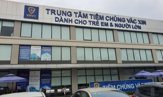 Trung tâm tiêm chủng VNVC Thành phố Vinh tạm dừng hoạt động từ 6h ngày 13.6 để phòng dịch COVID-19. Ảnh: Quang Đại