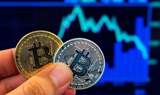 Đồng Bitcoin đang mất gần một nửa giá so với thời điểm đạt giá đỉnh vào giữa tháng 4.2021. Ảnh: AFP.