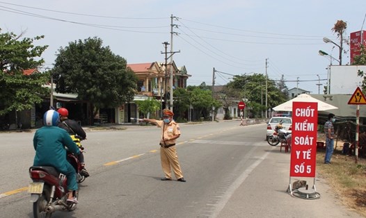 Tỉnh Thừa Thiên - Huế đã hạ cấp độ kiểm soát dịch đối với người dân về từ thành phố Đà Nẵng. Ảnh: Anh Khoa