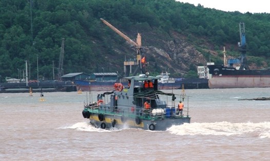 Cán bộ, chiến sĩ Hải đội 2 xuất phát từ Cảng Nghi Sơn ra khu vực tìm kiếm cứu nạn Ảnh: HĐ