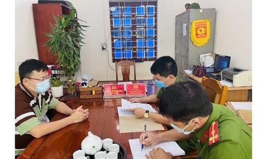 Đối tượng Trần Văn Cường làm việc với cơ quan công an huyện Nông Cống, Thanh Hoá. Ảnh: CATH