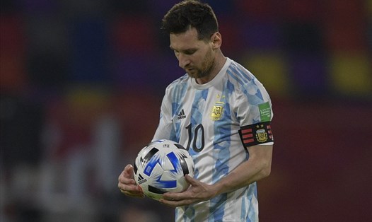 Lionel Messi vẫn chưa thể giải cơn khát danh hiệu cho bóng đá Argentina. Ảnh: AFP
