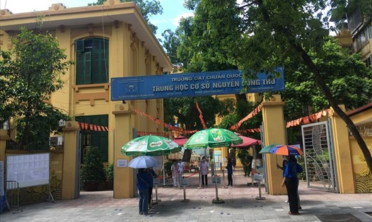 Một thí sinh được bố trí phòng thi riêng tại điểm thi Trường THCS Nguyễn Công Trứ (Hà Nội).