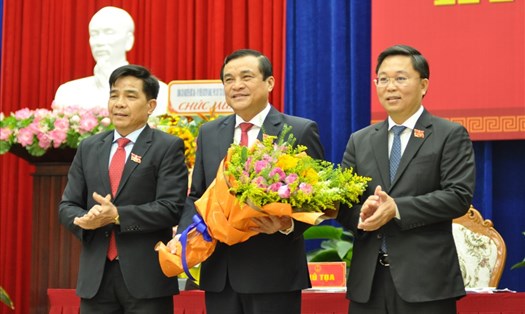 Ông Phan Việt Cường (giữa) tái đắc cử chức danh Chủ tịch HĐND tỉnh Quảng Nam khóa X, nhiệm kỳ 2021 – 2026. Anh LĐ