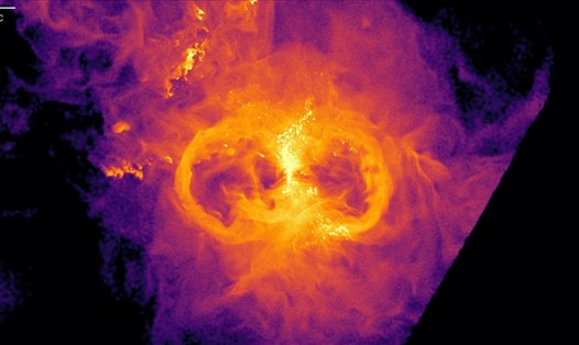 Mô phỏng mật độ khí xung quanh một thiên hà trung tâm khổng lồ trong Dải Ngân hà ảo. Ảnh: TNG Collaboration