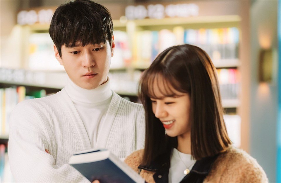 Go Kyung Pyo đóng vai khách mời trong "My Roommate Is a Gumiho" của Hyeri. Ảnh: Poster. Go Kyung Pyo đóng vai khách mời trong "My Roommate Is a Gumiho" của Hyeri. Ảnh: Poster.