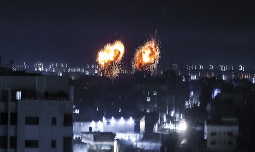 Israel không kích Gaza sáng 16.6. Ảnh: AFP