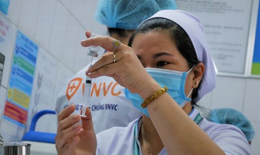 Sáng nay (19.6), TPHCM khởi động chiến dịch tiêm chủng 836.000 liều vaccine COVID-19. Ảnh: Chân Phúc