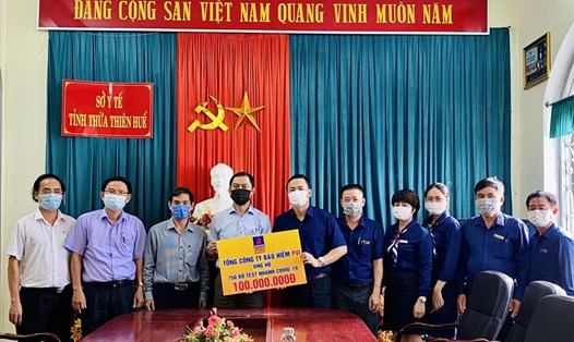 Tổng công ty Bảo hiểm PVI tài trợ cho Sở Y tế tỉnh Thừa Thiên Huế  750 bộ test nhanh COVID-19