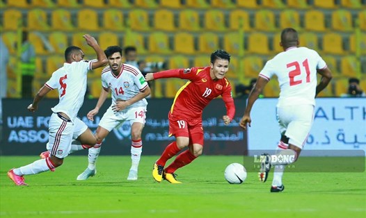 Tuyển bóng đá Việt Nam đã chiến đấu trước UAE với tinh thần không buông bỏ. Ảnh: Trung Thu.